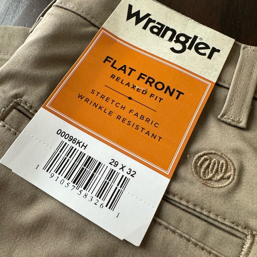 Men’s 29x32 Flat Front Relaxed Fit Khakis NWT